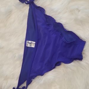 2 Bikini bottoms with 1 top